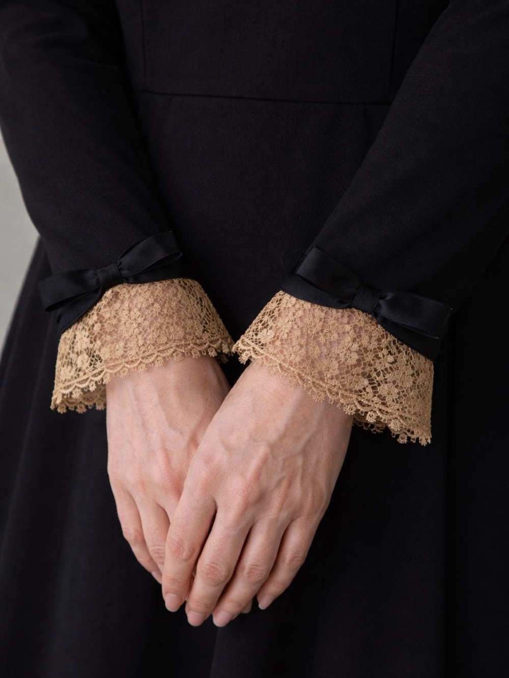 Lace Trim Sleeve Cuffs with Bow Accent - Black and Tan